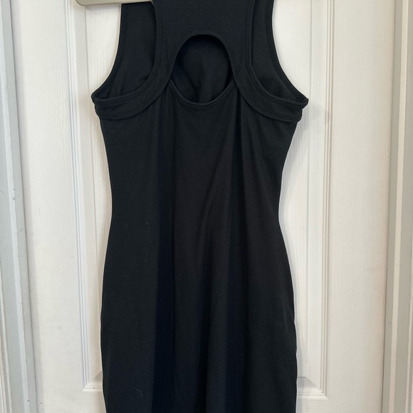 Black Sleeveless athletic dress - Picture 4 of 11